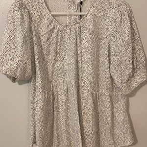NWT Lg Potter’s Pot white blouse with blue flower